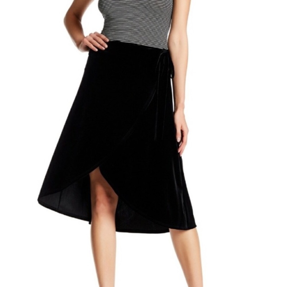 HARLOWE & GRAHAM | Black 🖤 Velvet Wrap Skirt